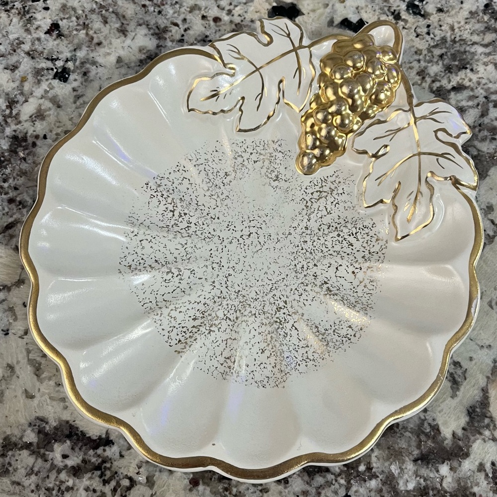Kingwood Pottery Luxurious Gold and White Grape Leaf Plate